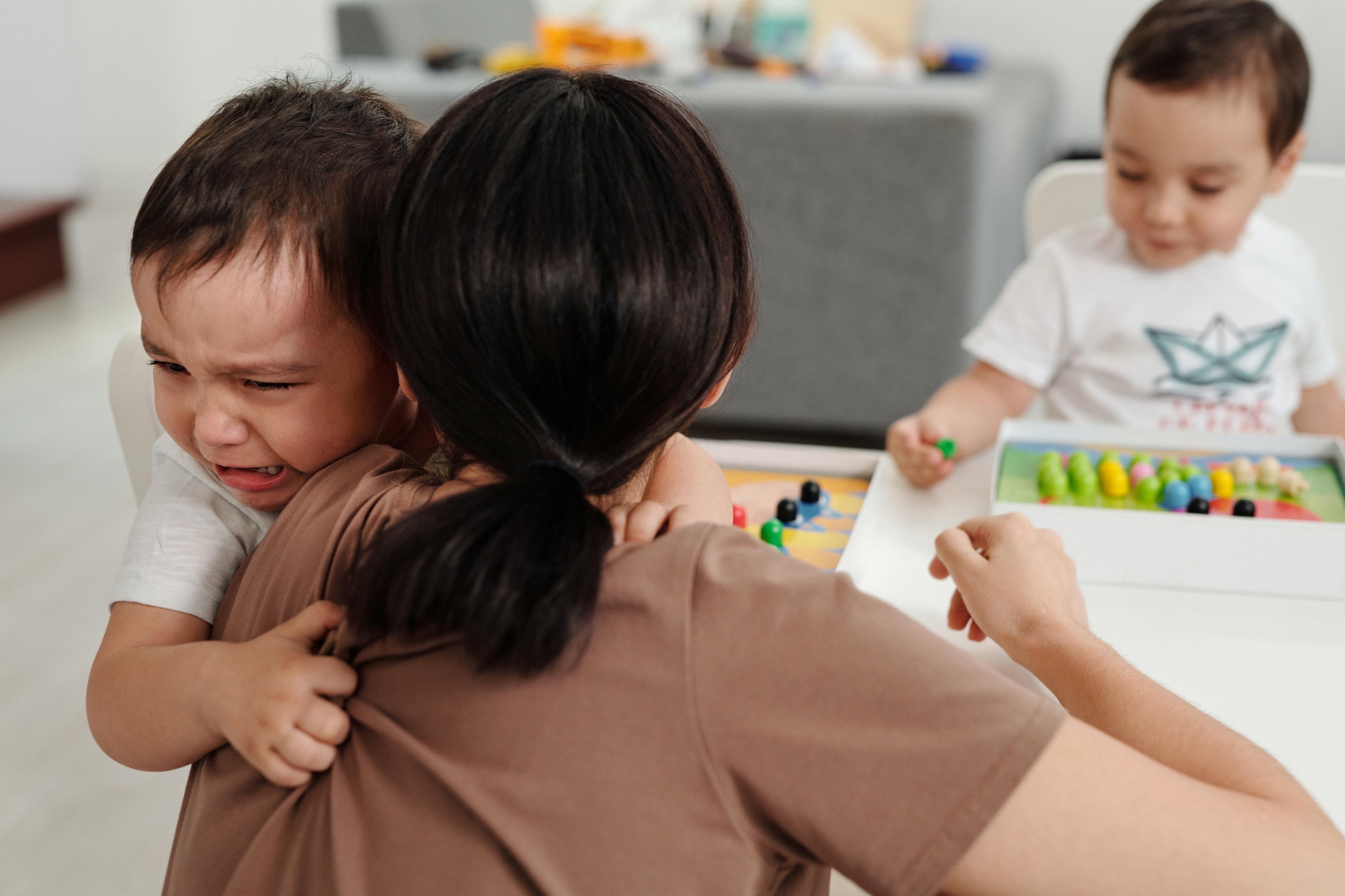 Understanding the Differences Between Attachment Disorder and Autism: A ...
